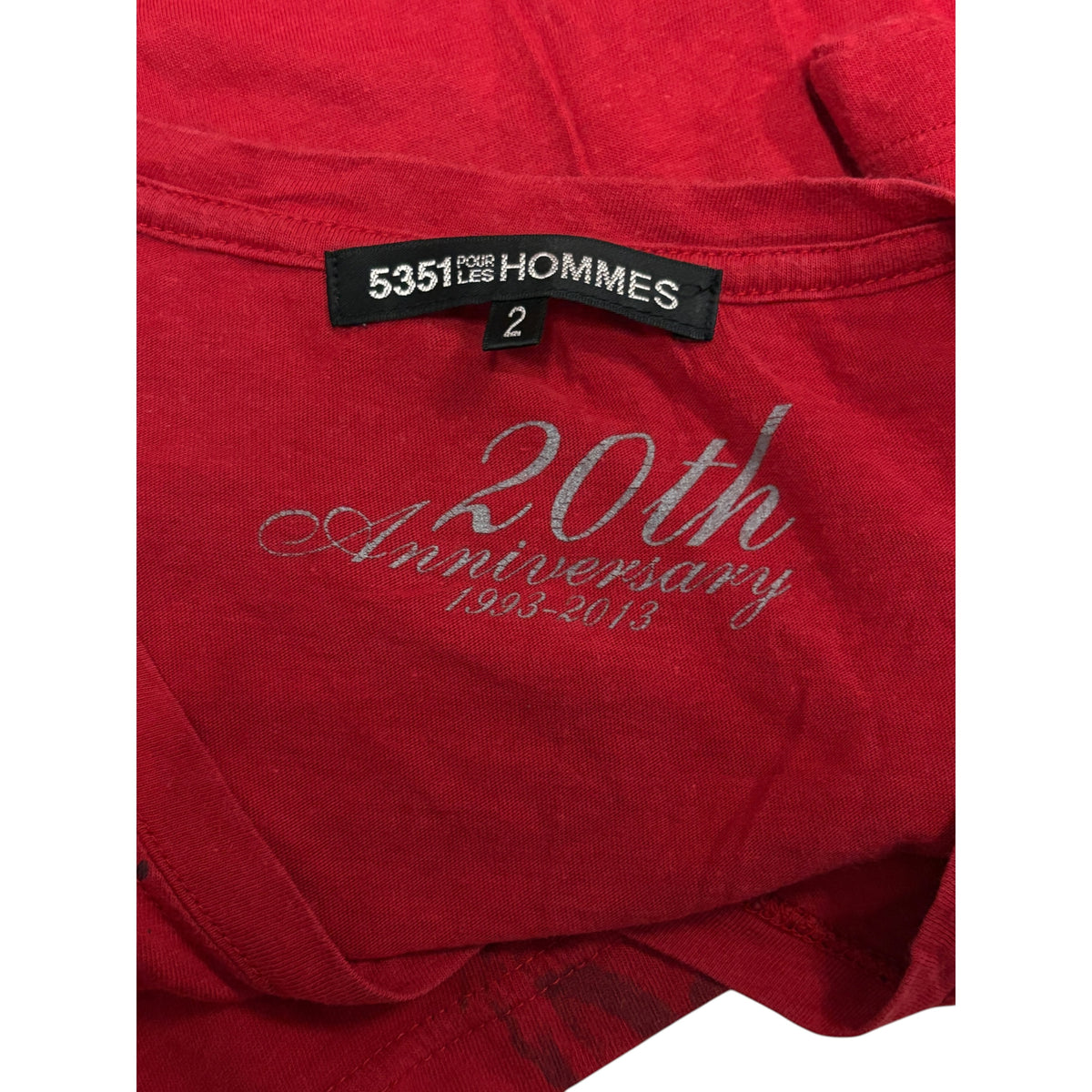 5351 Pour Les Hommes red detailed graphic V-neck T-shirt