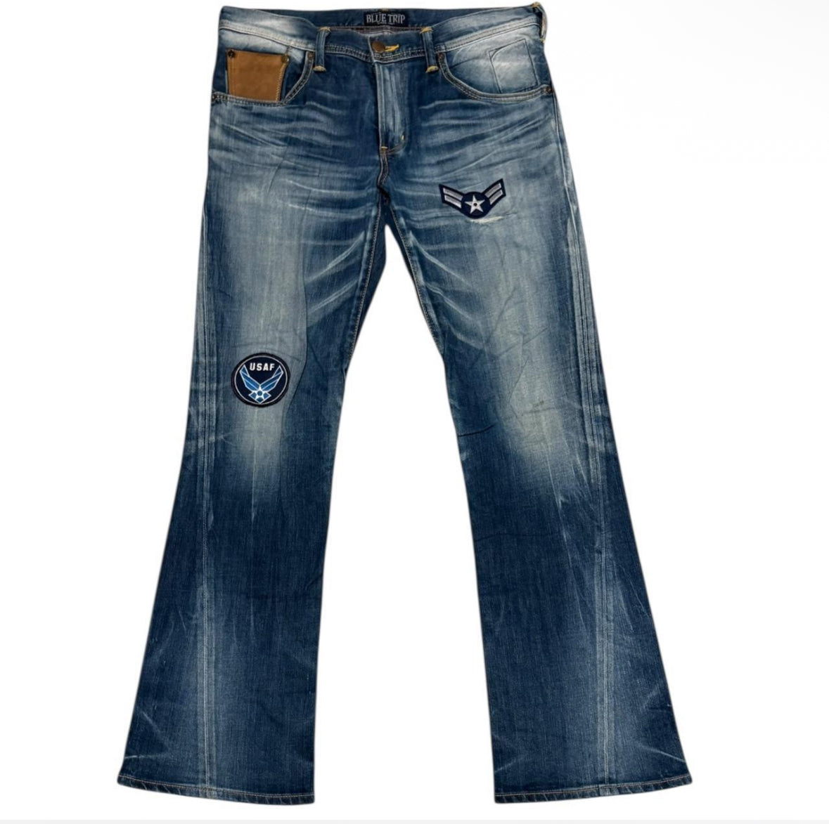 Edwin blue gradient bootcut
Japanese denim jeans with patch detailing