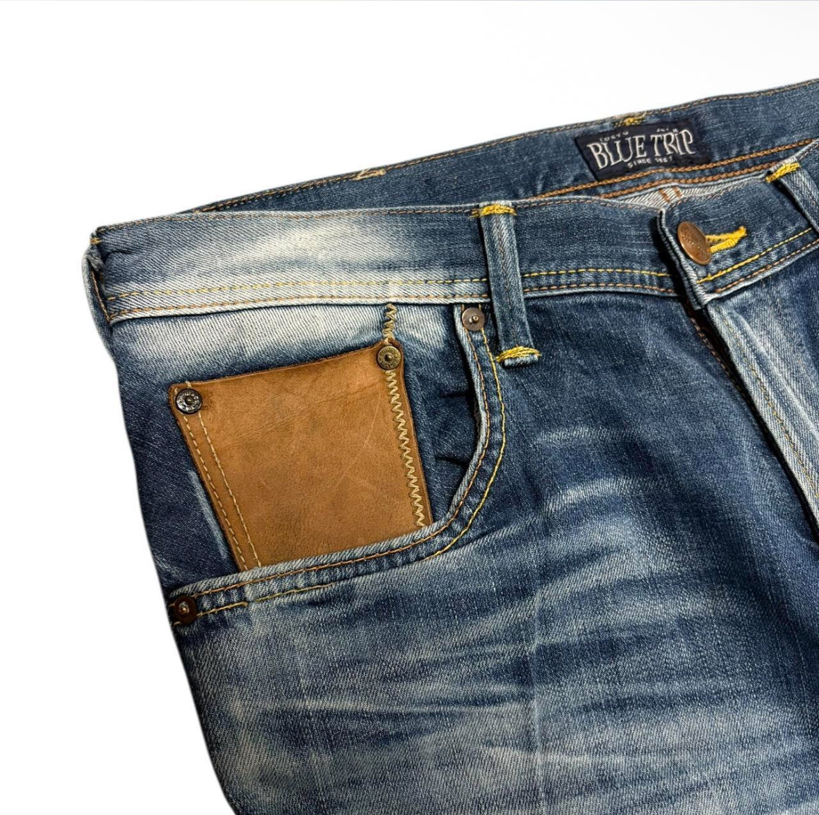 Edwin blue gradient bootcut
Japanese denim jeans with patch detailing