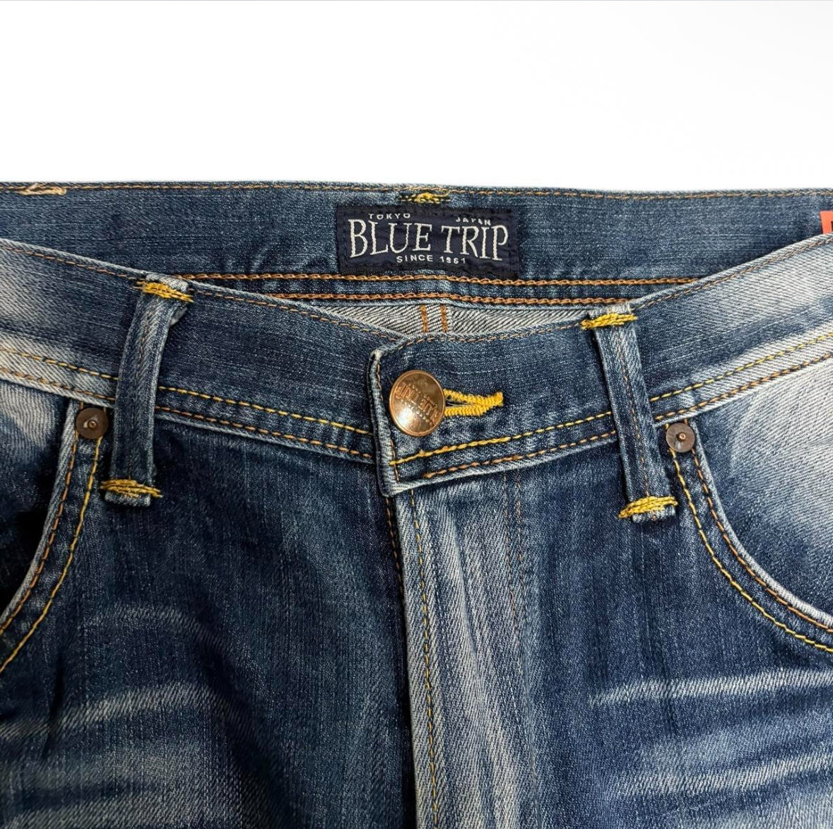 Edwin blue gradient bootcut
Japanese denim jeans with patch detailing