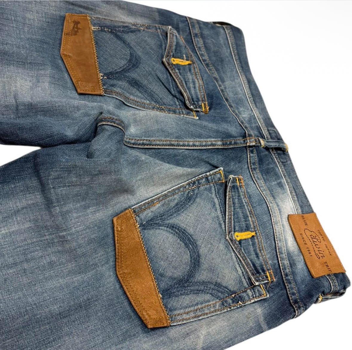 Edwin blue gradient bootcut
Japanese denim jeans with patch detailing