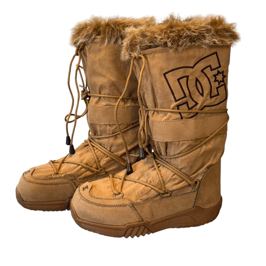 DC light brown suede fur lined chalet boots