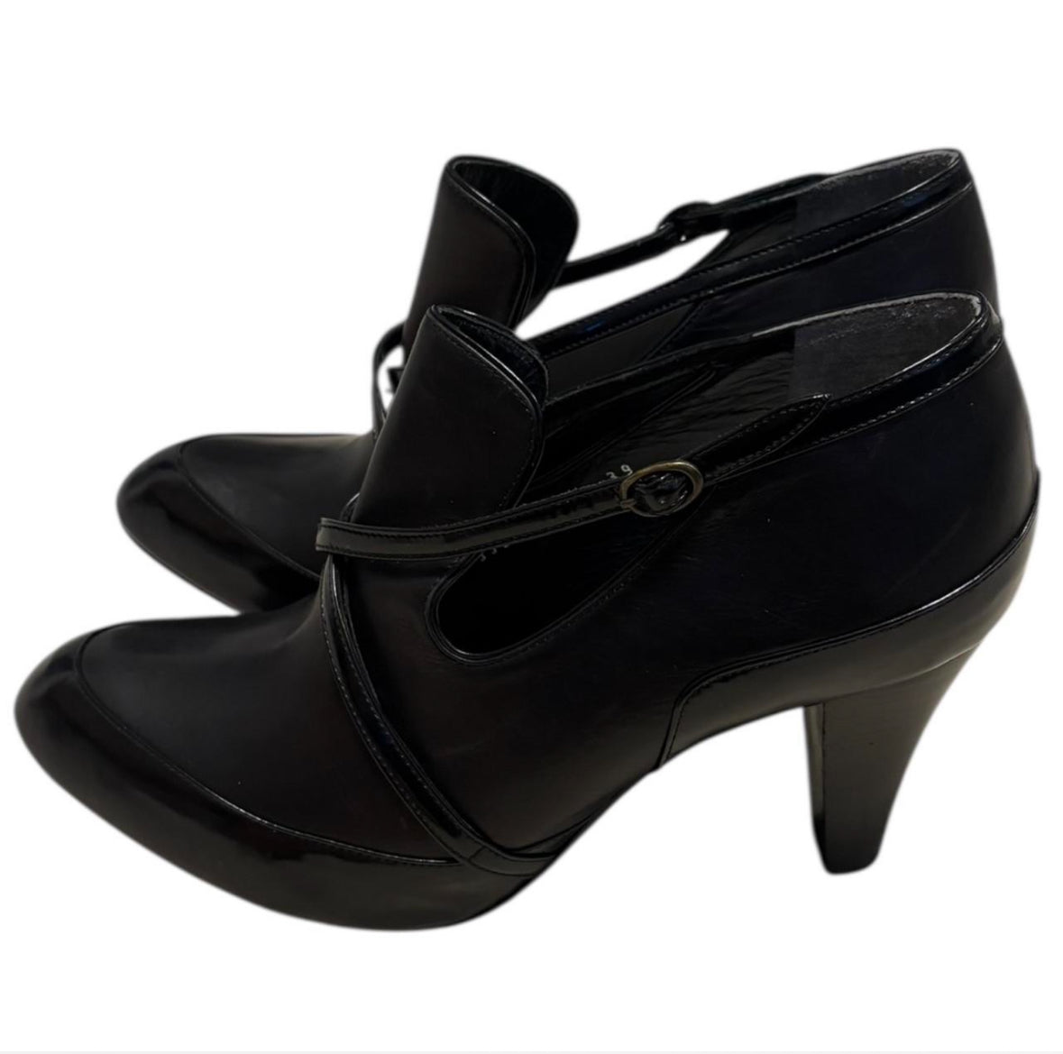 Alfredo Bannister black leather heeled boots