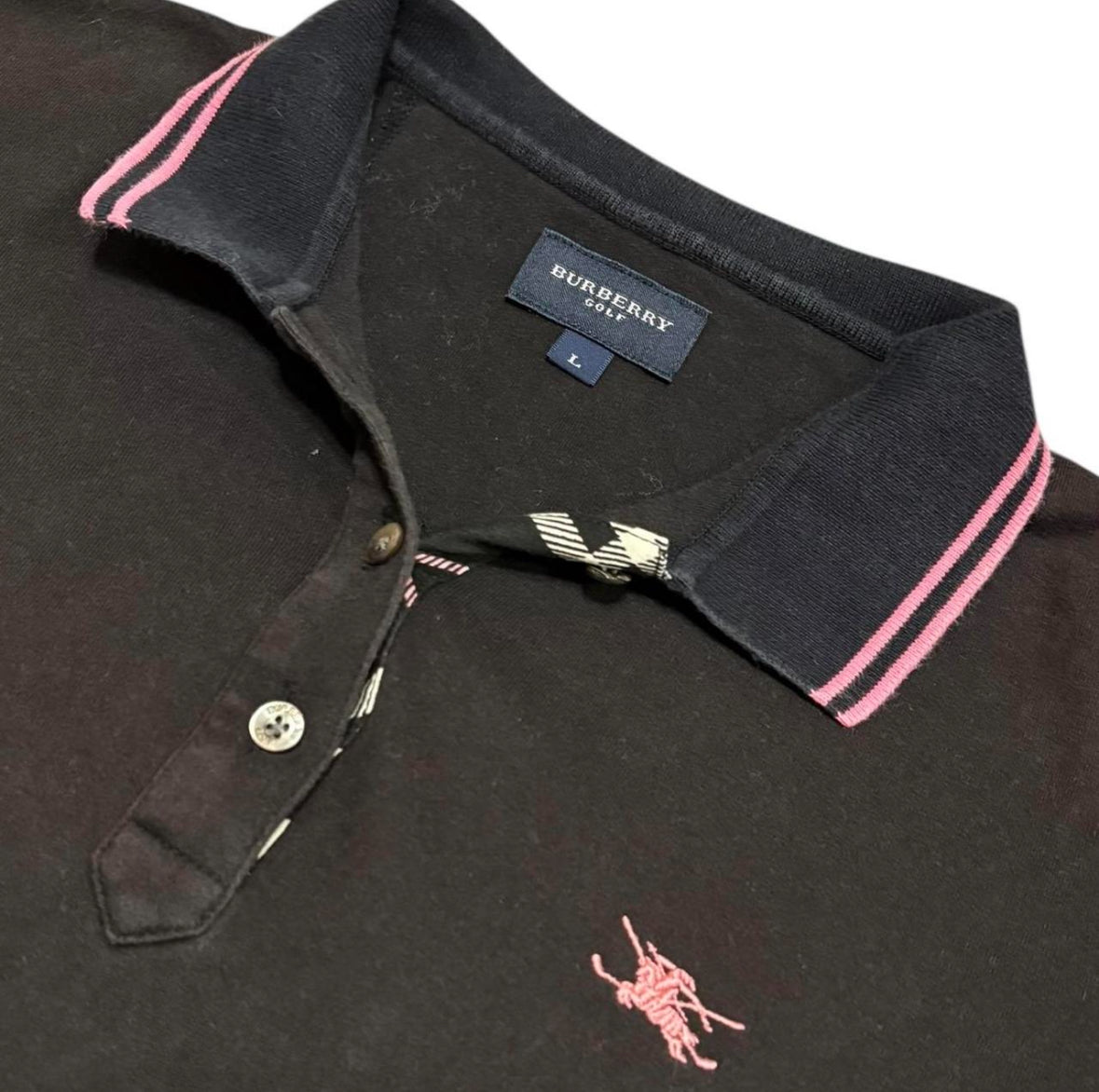 Burberry black polo longsleeve
T-shirt with pink detailing